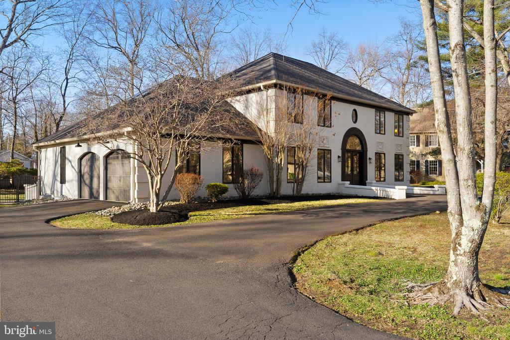 1555 Beechnut Cir