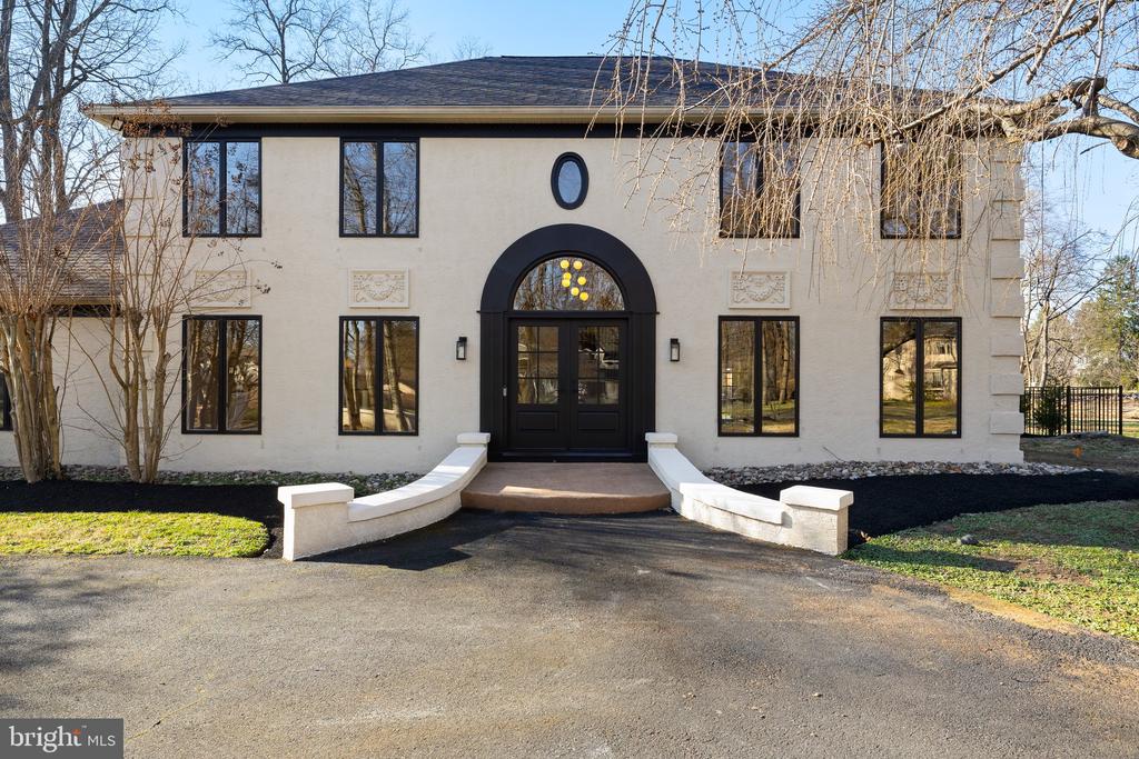 1555 Beechnut Cir