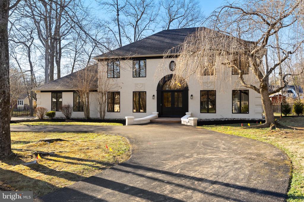 1555 Beechnut Cir