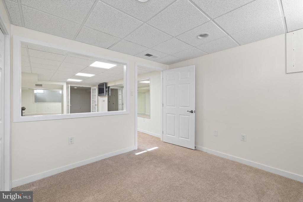 1555 Beechnut Cir
