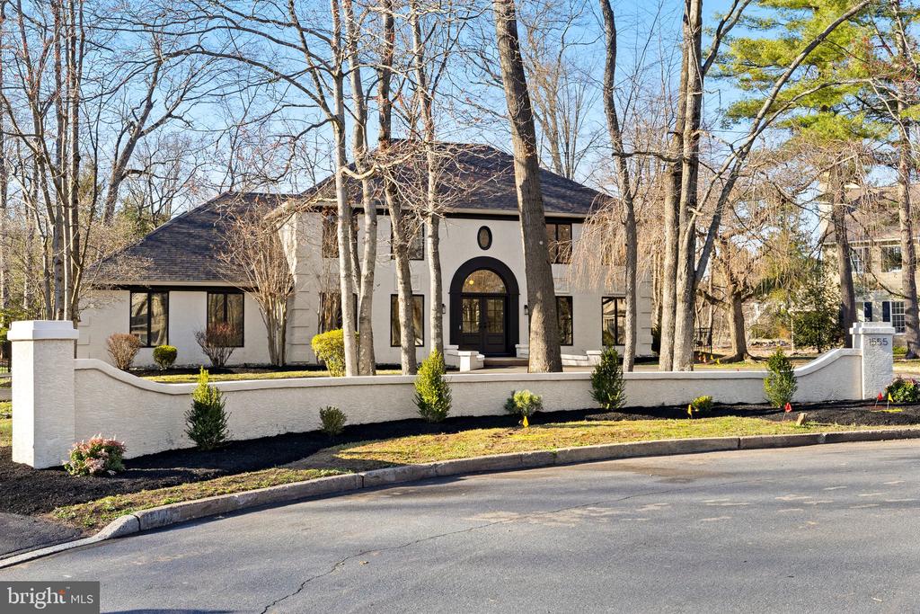 1555 Beechnut Cir