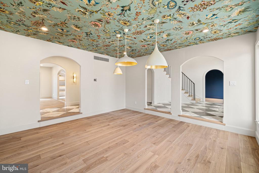 1555 Beechnut Cir