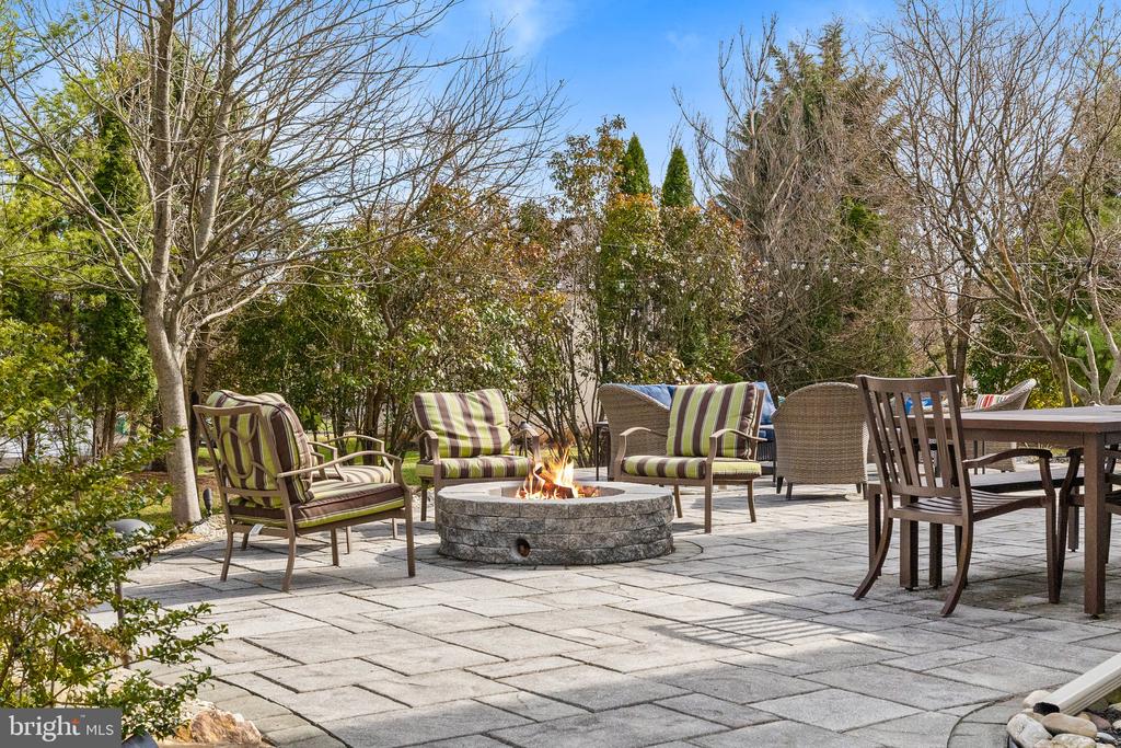 702 Broadmoor Dr