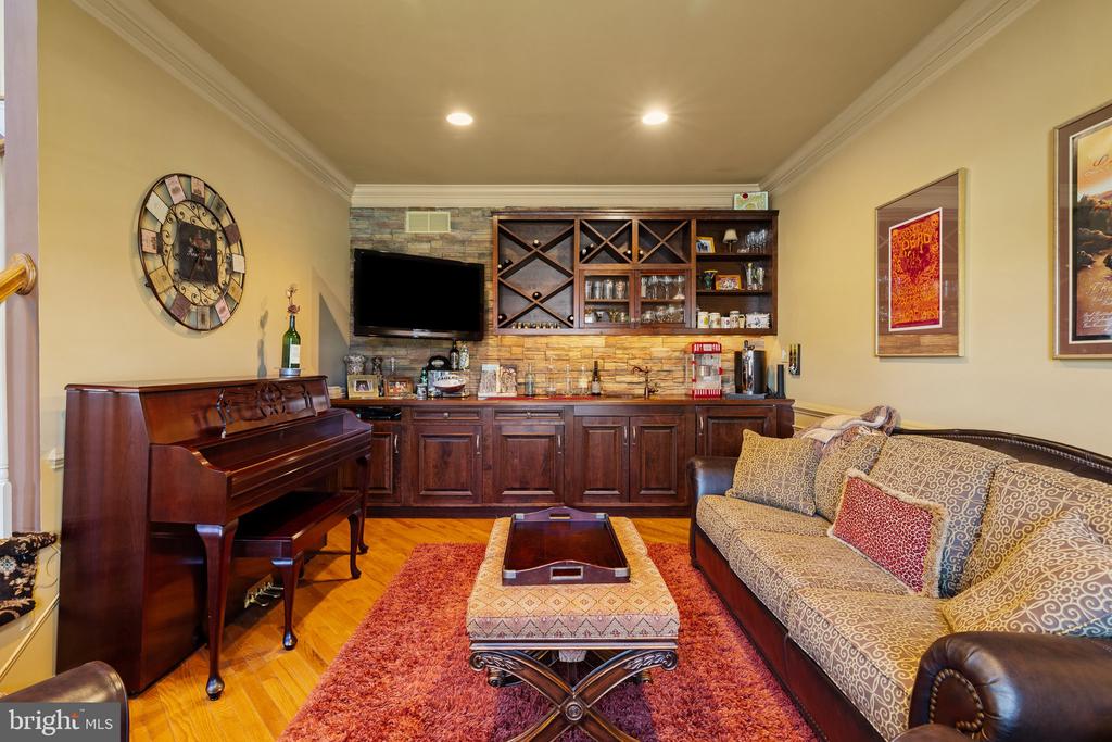 702 Broadmoor Dr