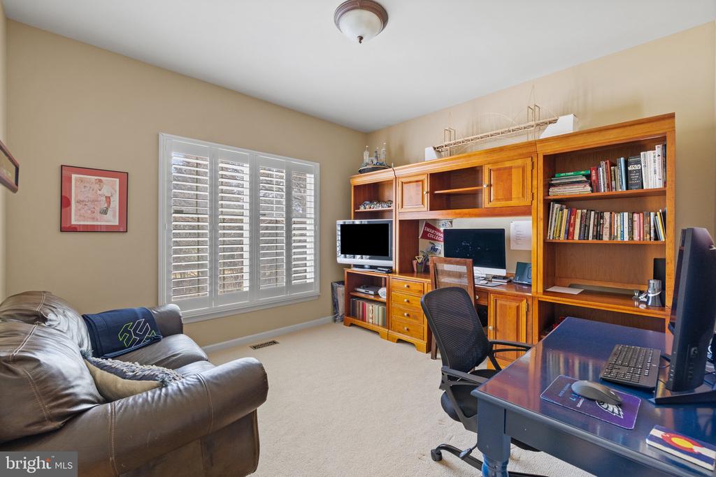 702 Broadmoor Dr