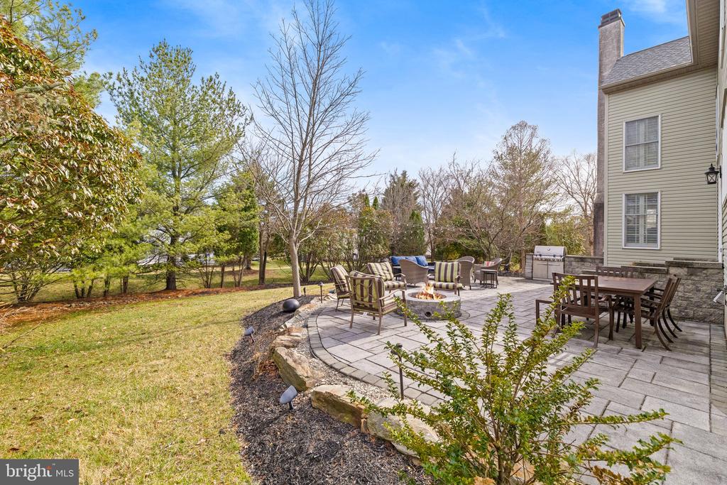 702 Broadmoor Dr