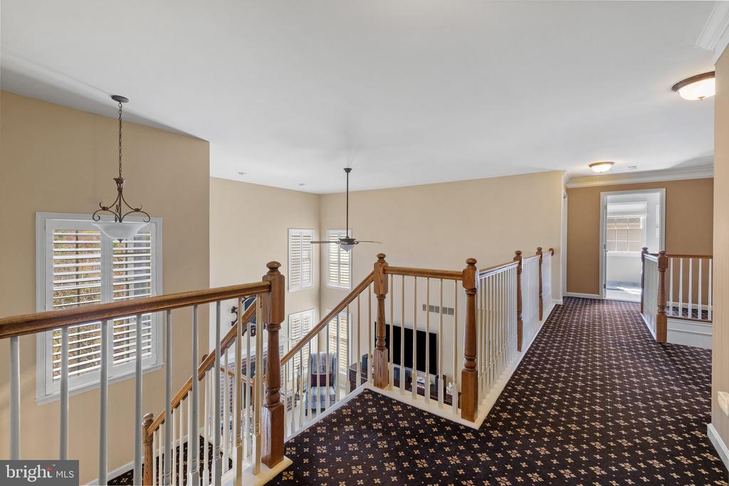 702 Broadmoor Dr