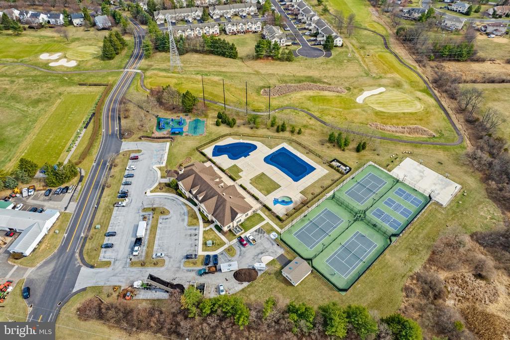 702 Broadmoor Dr