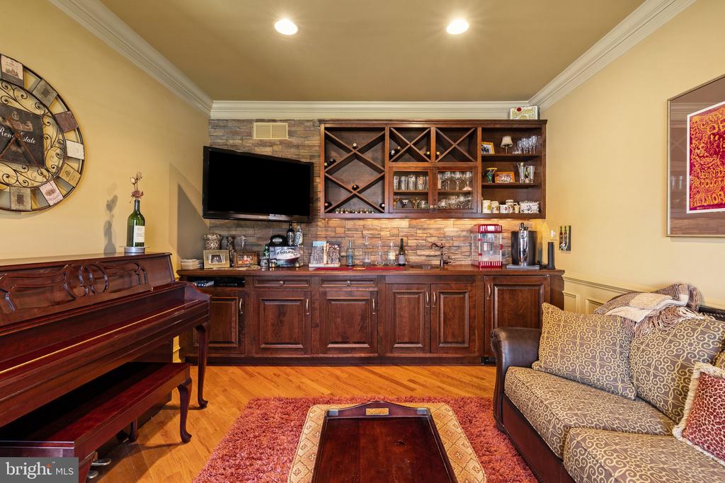 702 Broadmoor Dr