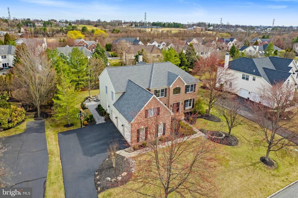 702 Broadmoor Dr