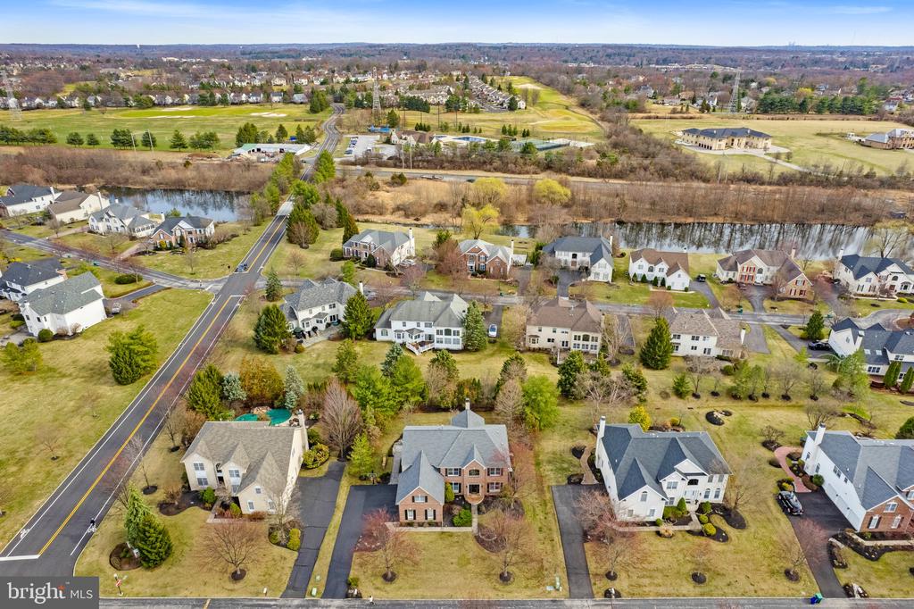 702 Broadmoor Dr