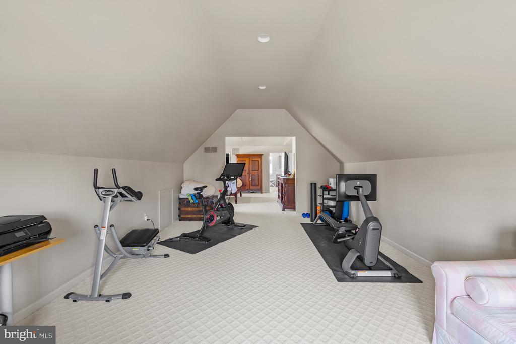 702 Broadmoor Dr