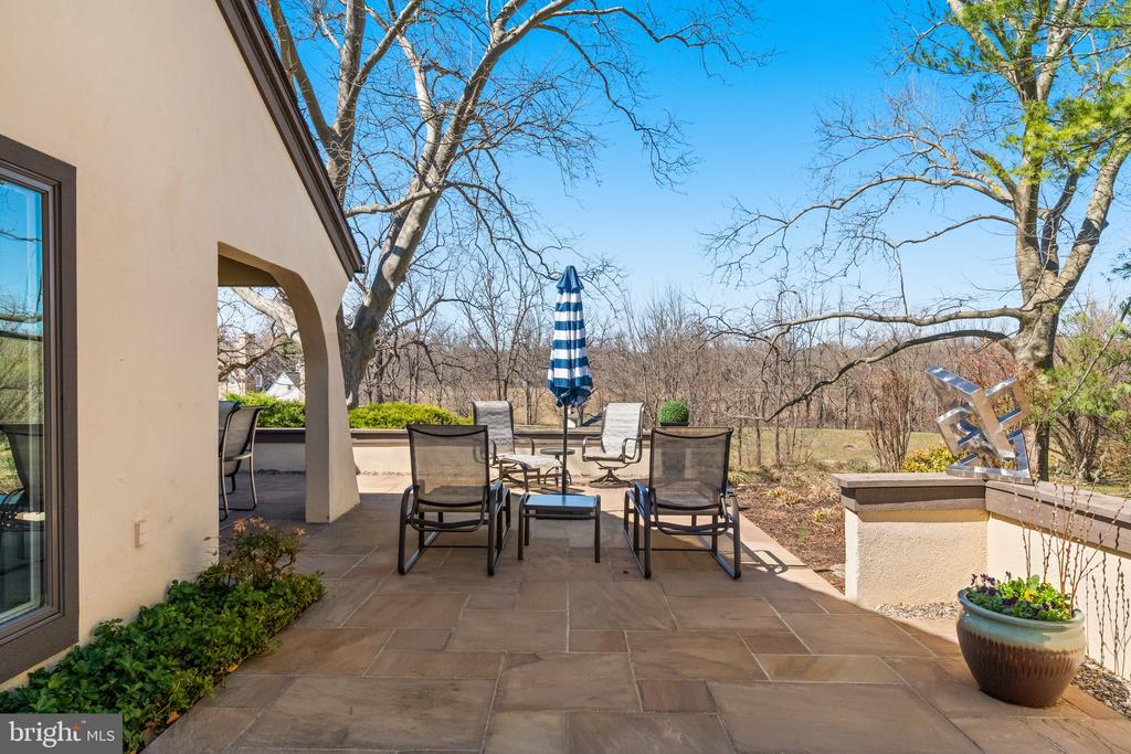 15 Springhouse Ln