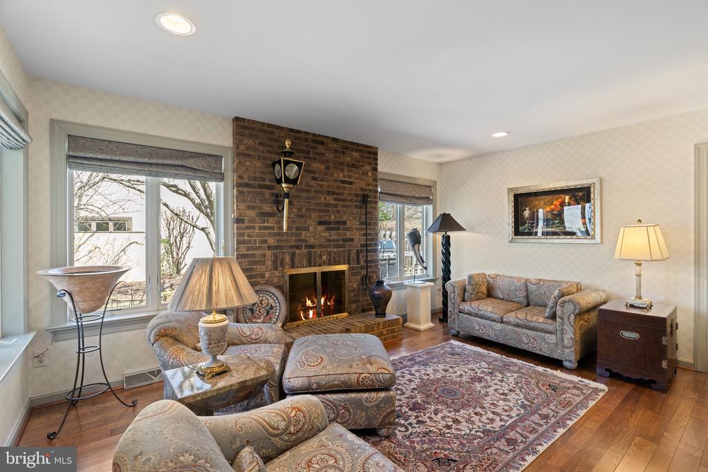 15 Springhouse Ln