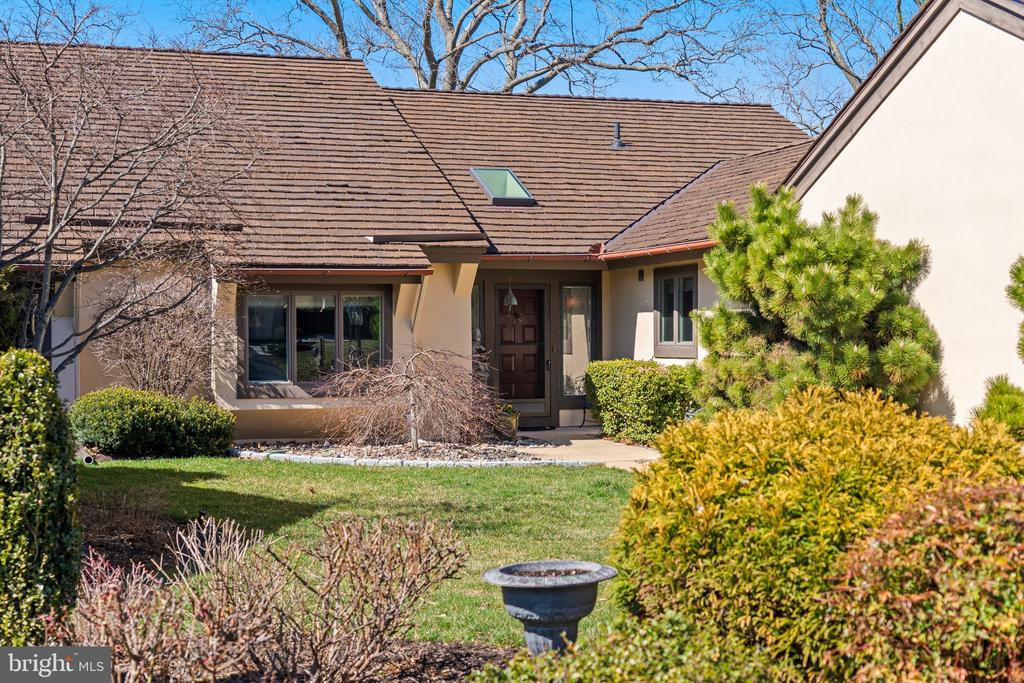 15 Springhouse Ln