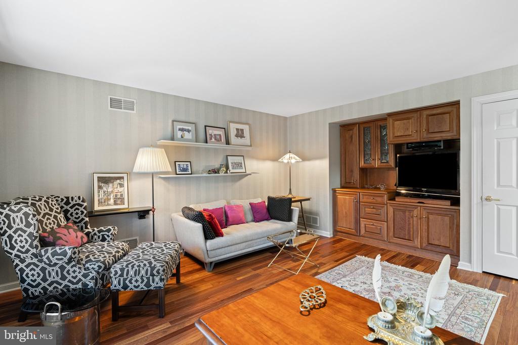 15 Springhouse Ln