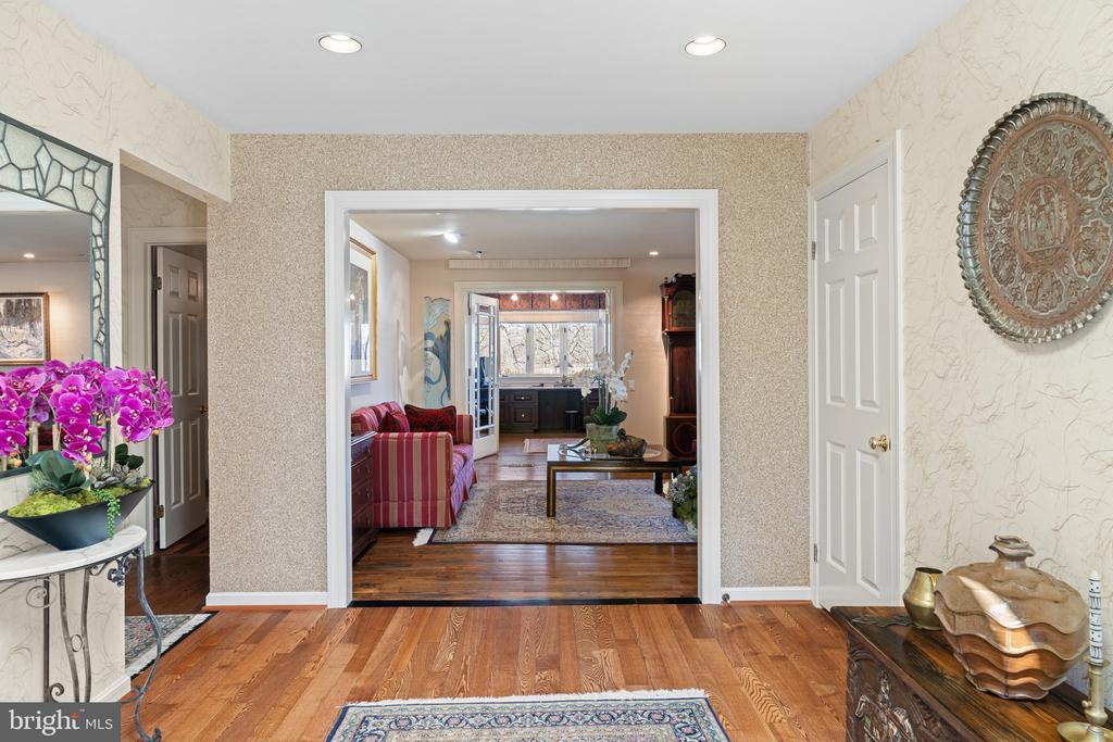15 Springhouse Ln