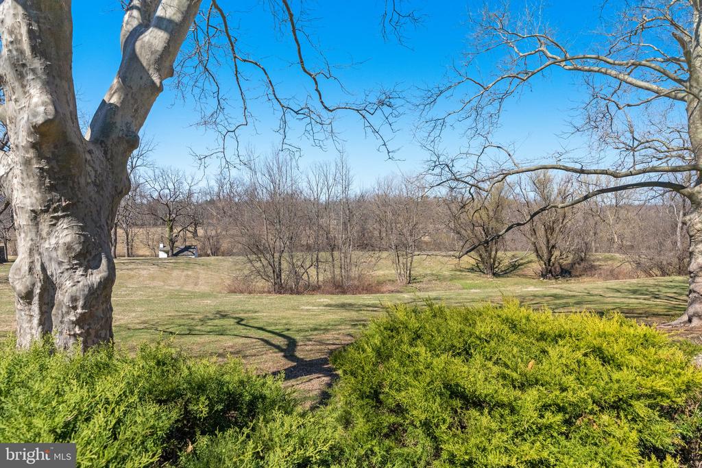 15 Springhouse Ln