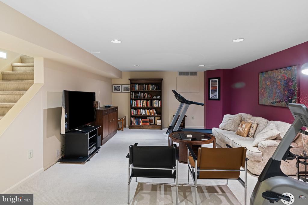 15 Springhouse Ln