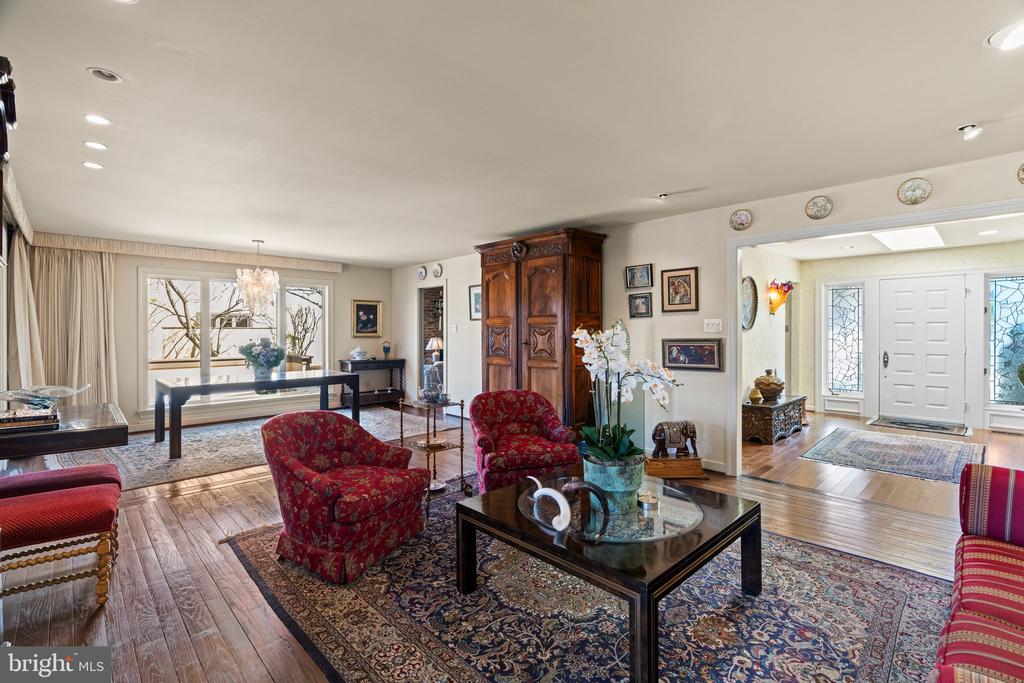 15 Springhouse Ln