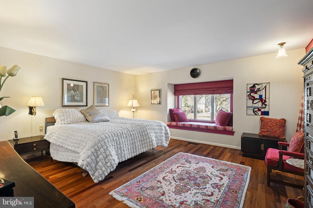 15 Springhouse Ln