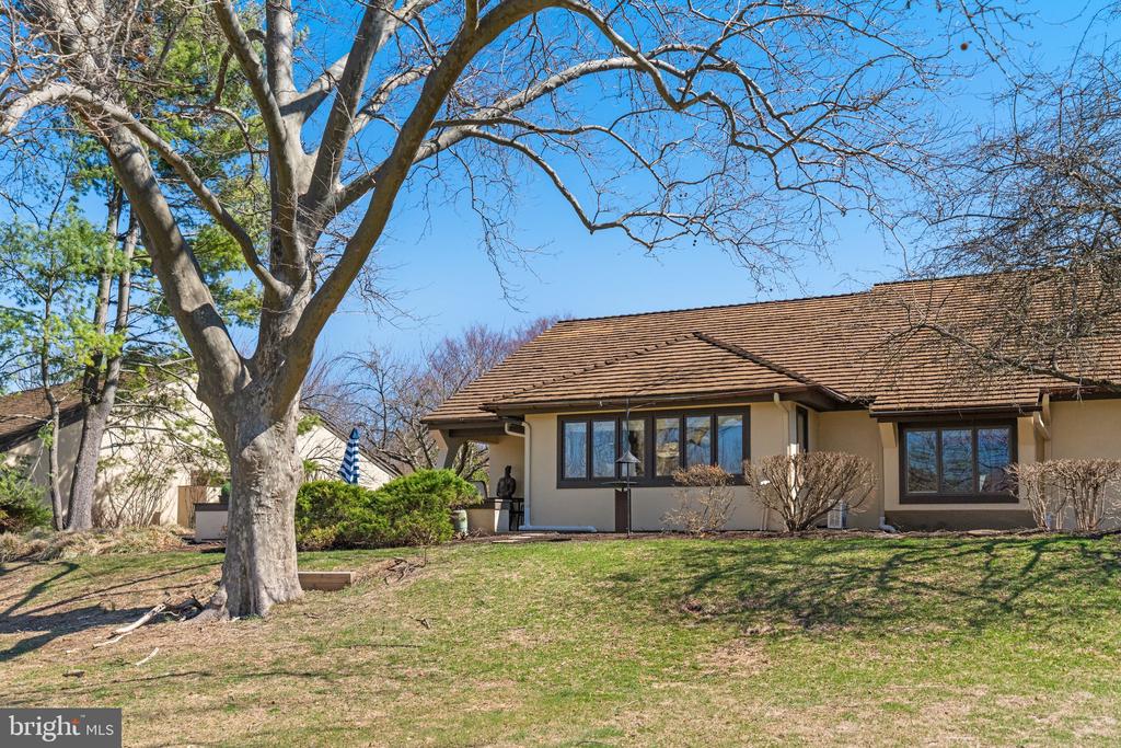15 Springhouse Ln