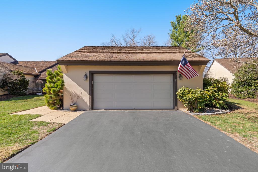 15 Springhouse Ln