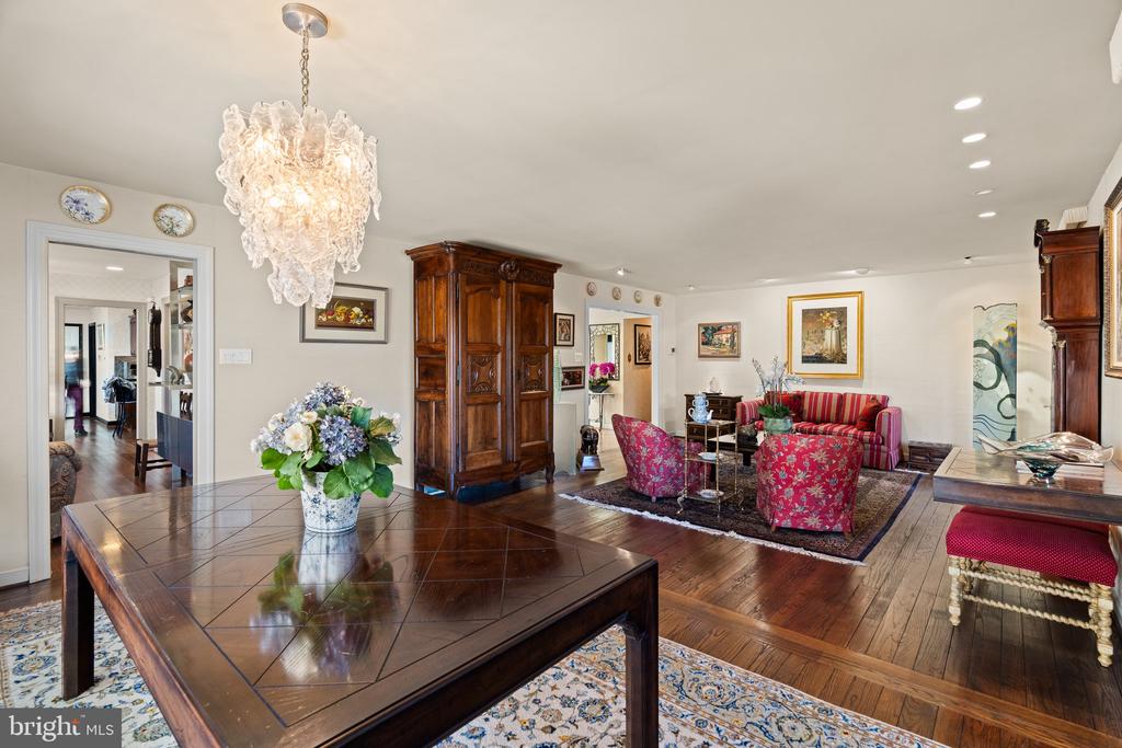 15 Springhouse Ln