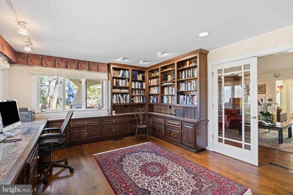 15 Springhouse Ln