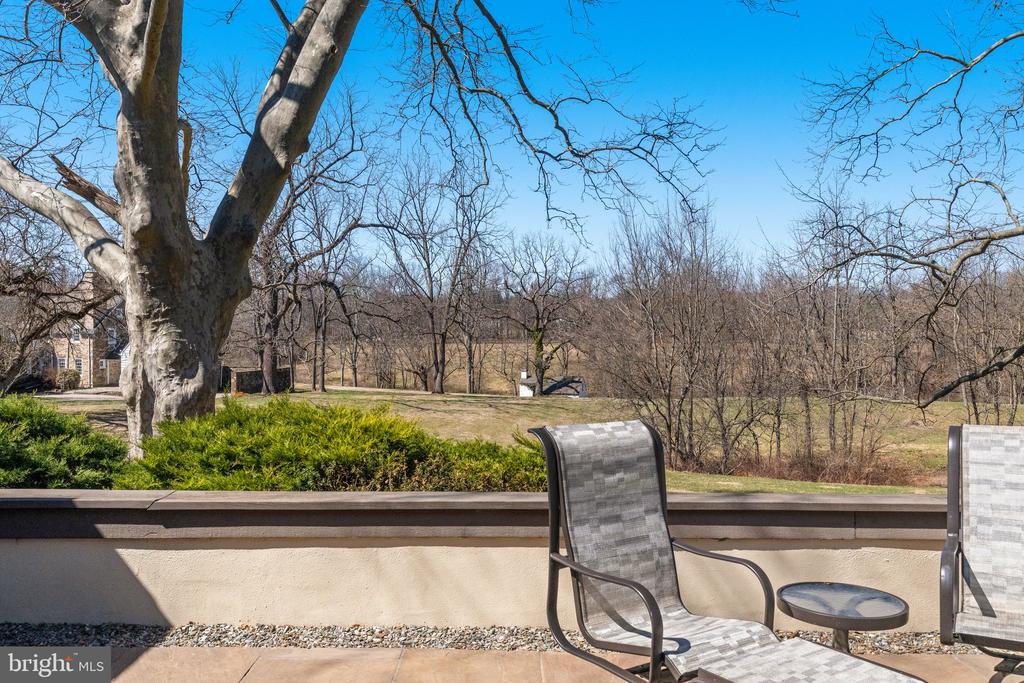 15 Springhouse Ln