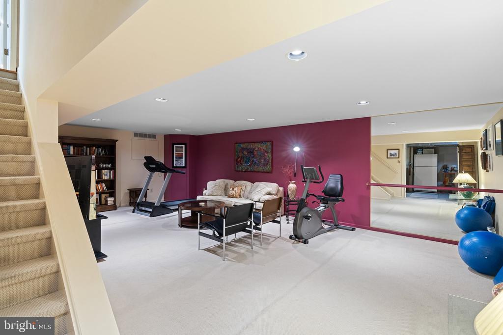 15 Springhouse Ln