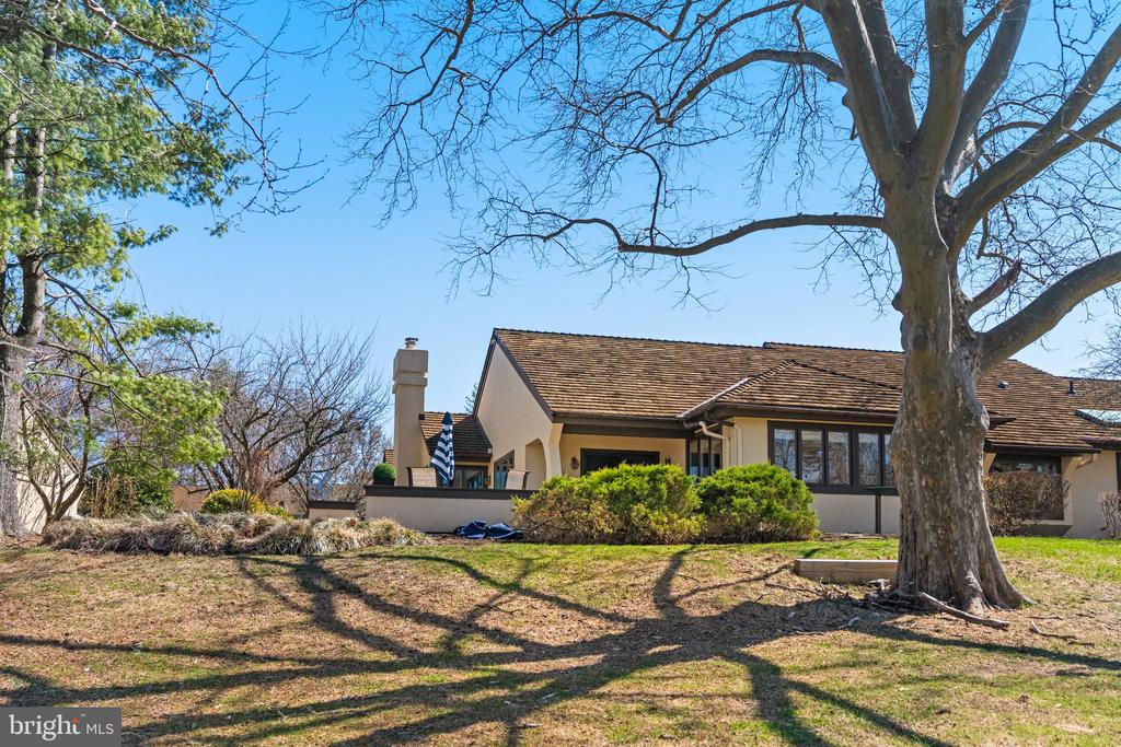 15 Springhouse Ln