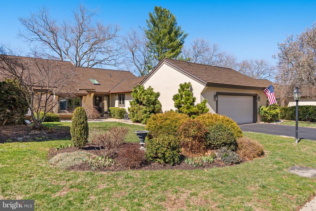15 Springhouse Ln
