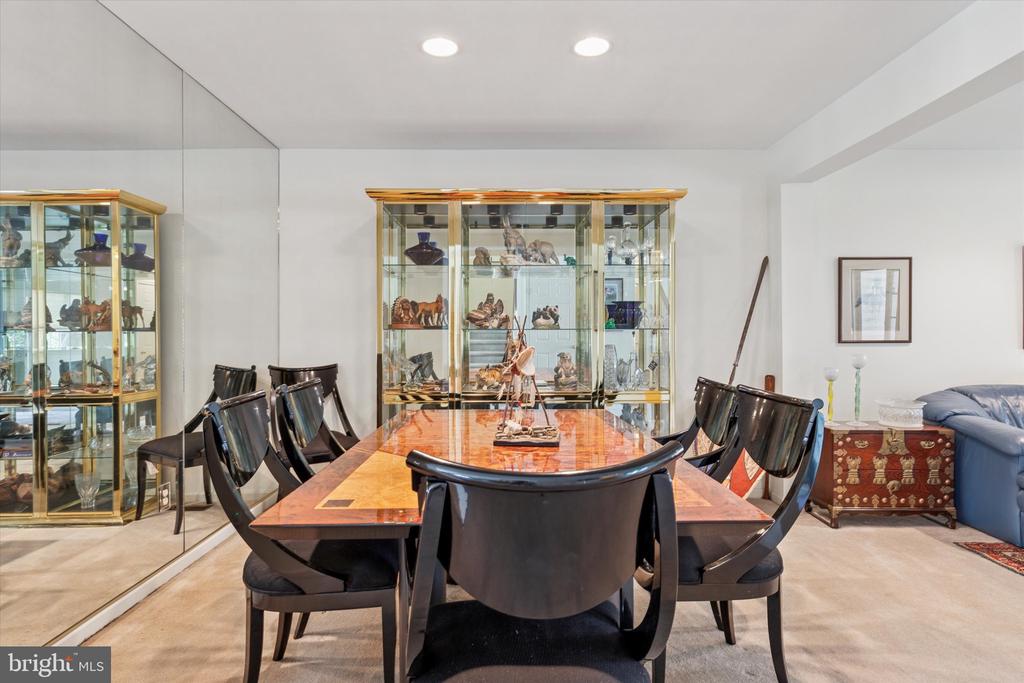 148 Canterbury Ln
