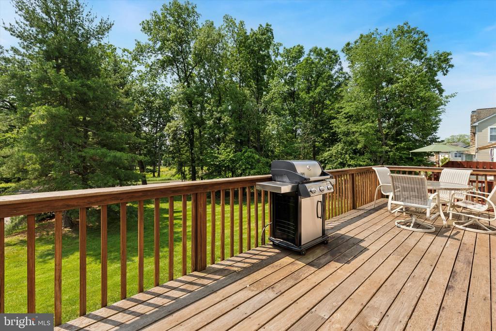 148 Canterbury Ln