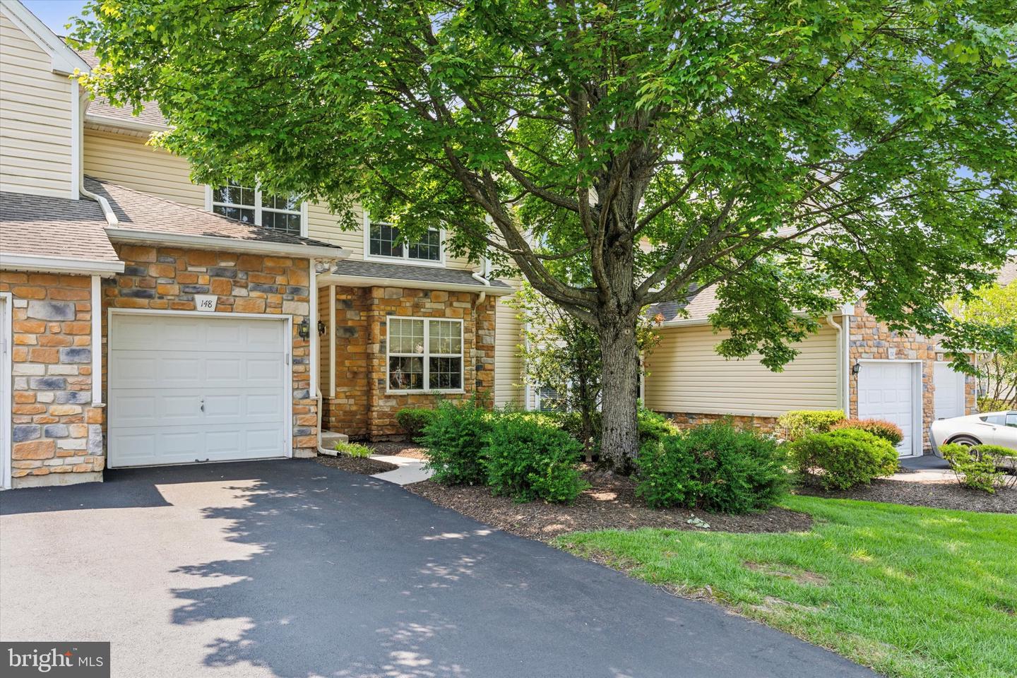 148 Canterbury Ln