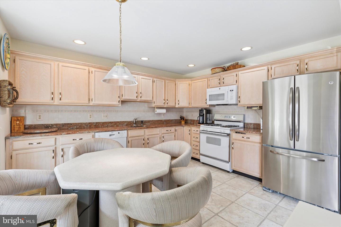 148 Canterbury Ln