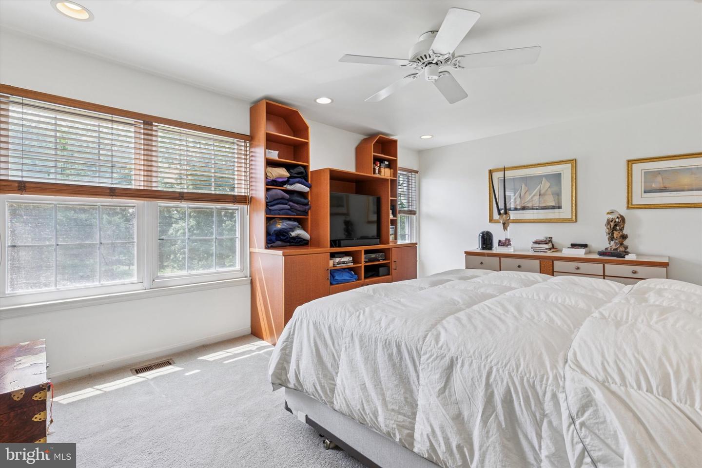 148 Canterbury Ln