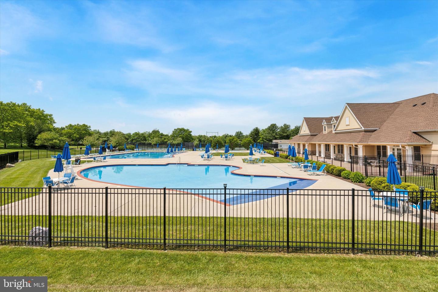 148 Canterbury Ln
