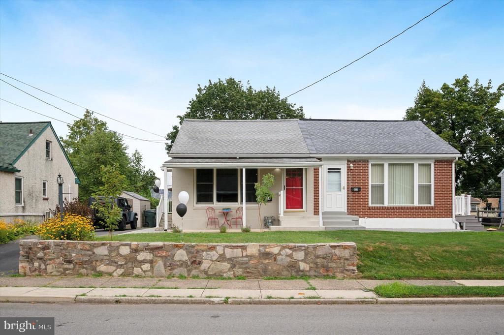 814 Cricket Ave