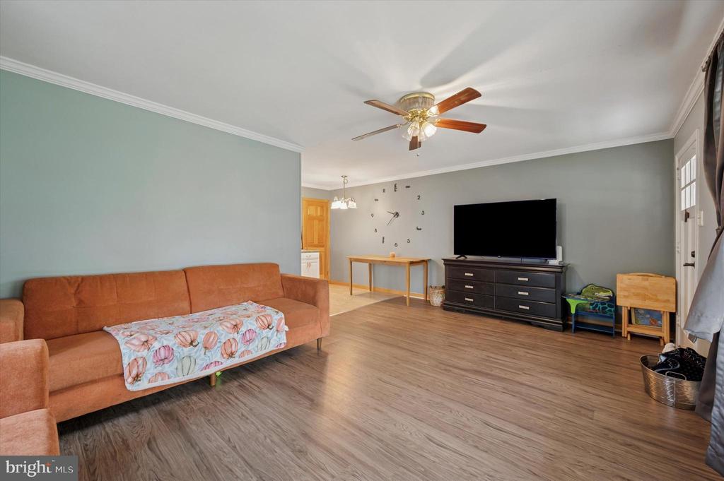 814 Cricket Ave