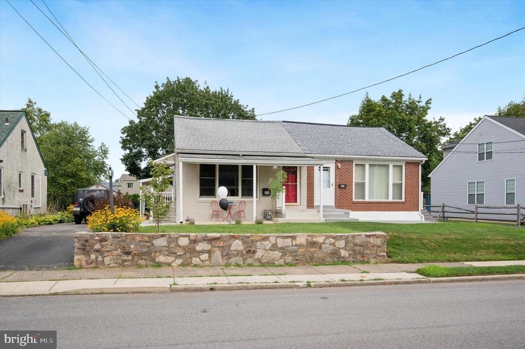814 Cricket Ave