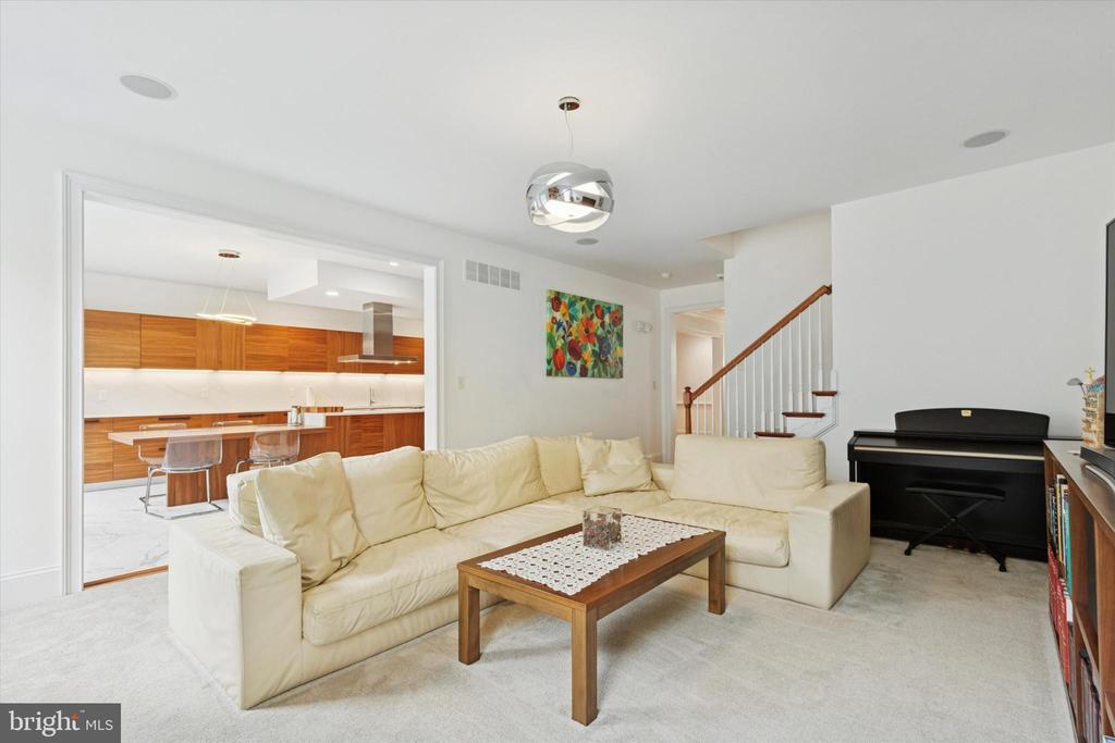 1913 WHITETAIL WAY