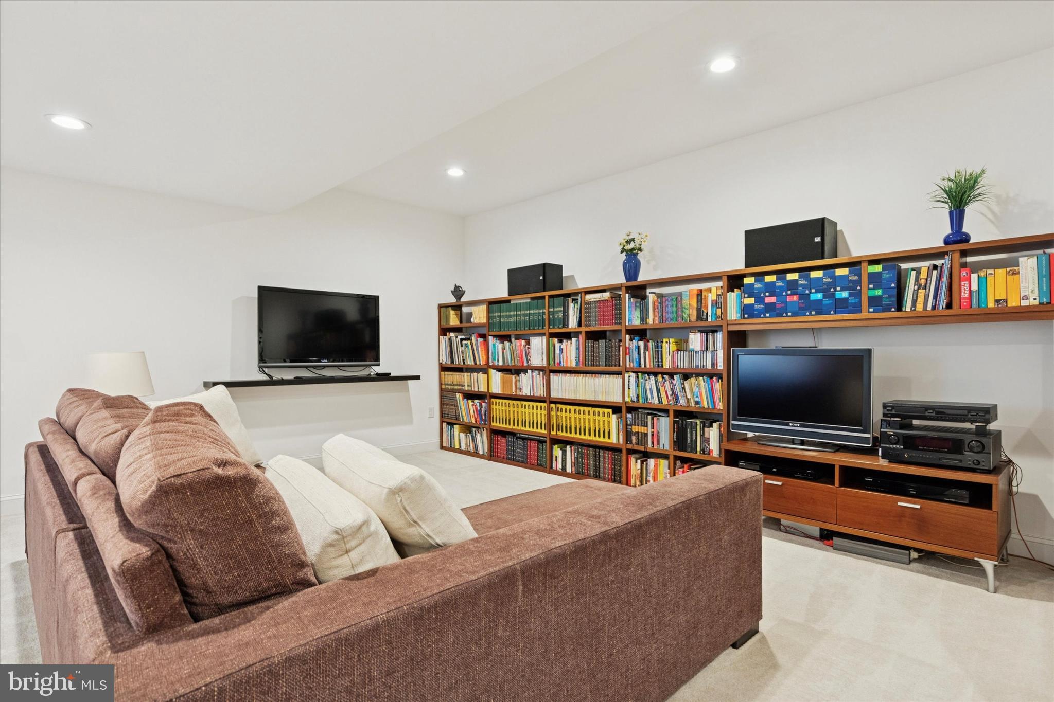 1913 WHITETAIL WAY