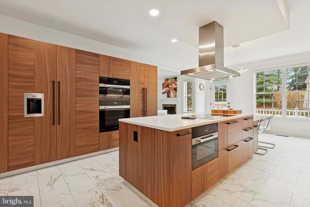 1913 WHITETAIL WAY
