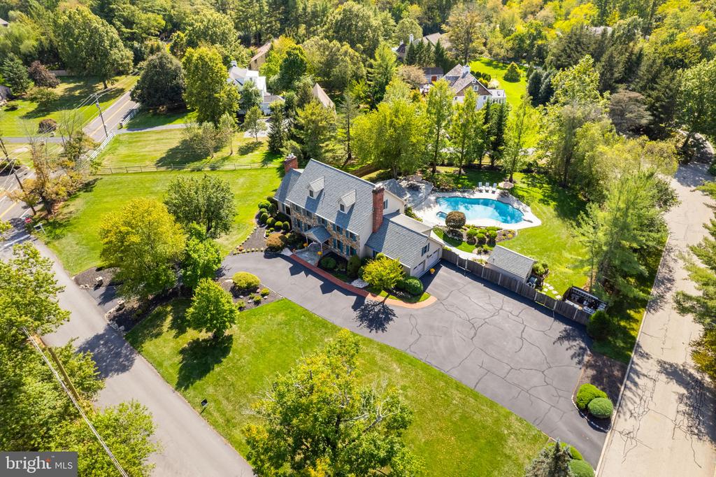 1504 SCHOOL HOUSE LANE