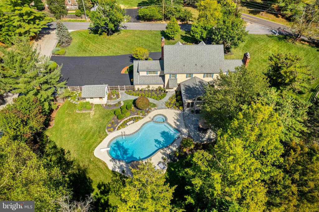 1504 SCHOOL HOUSE LANE