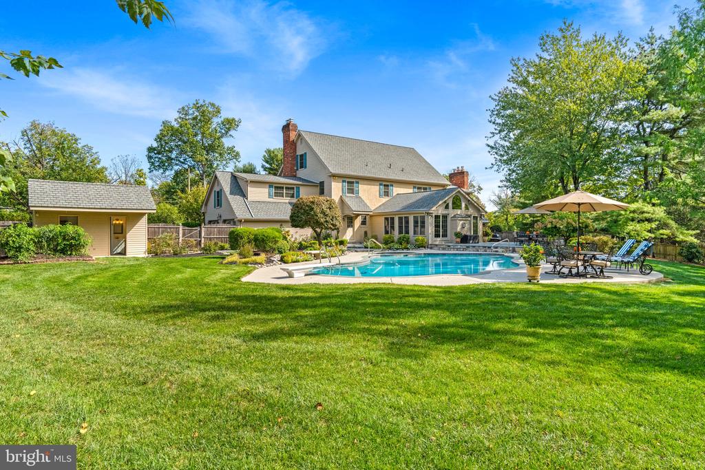 1504 SCHOOL HOUSE LANE