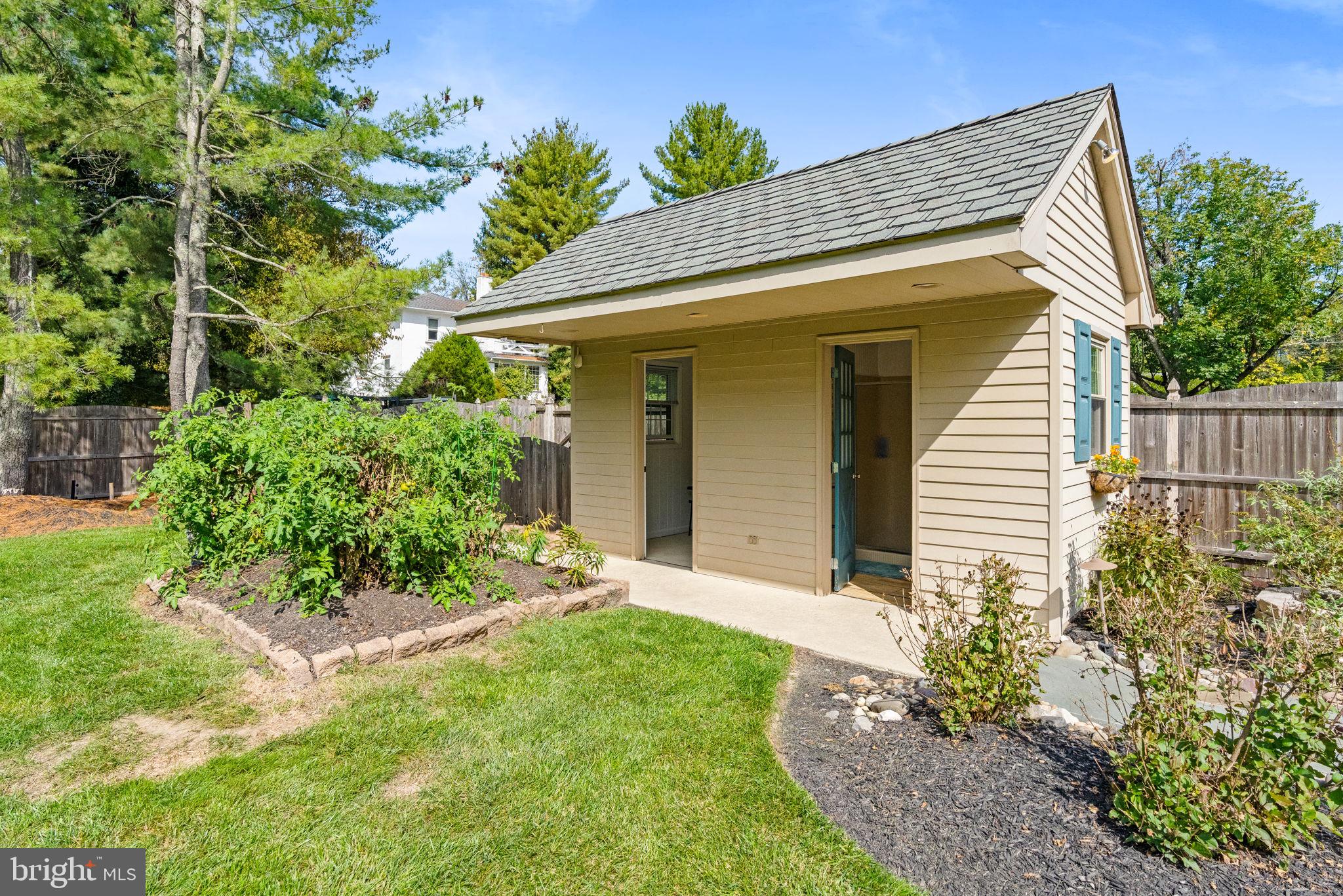 1504 SCHOOL HOUSE LANE