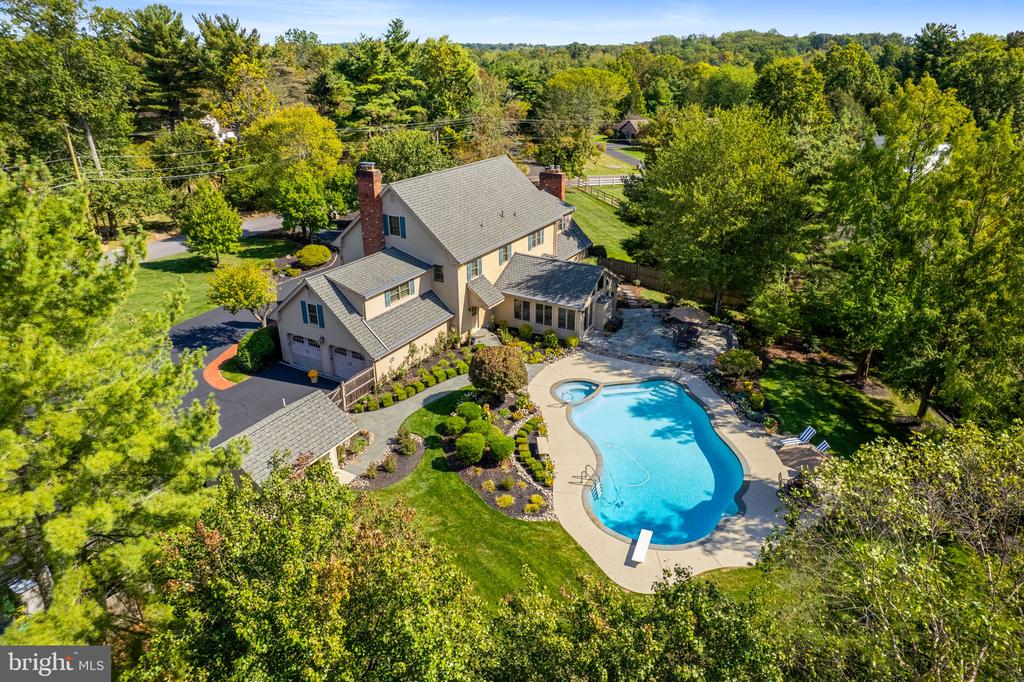 1504 SCHOOL HOUSE LANE